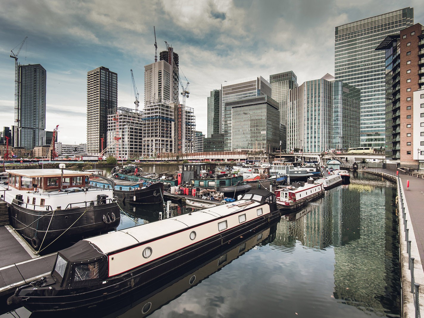 Buying a Houseboat? What to Understand Before You Commit